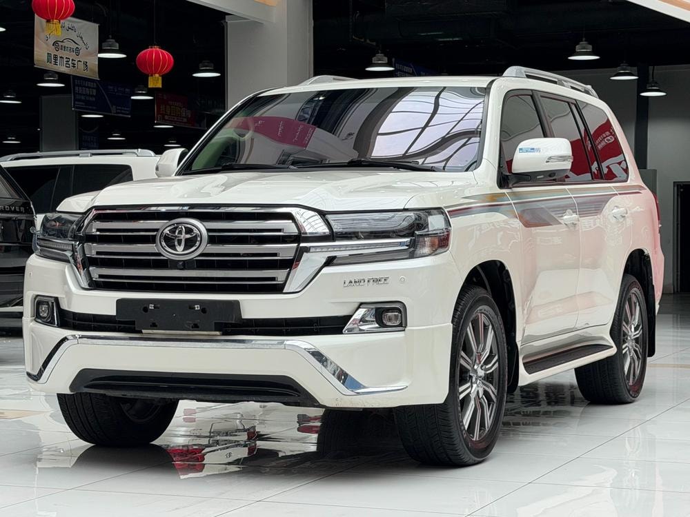Toyota Land Cruiser (Import) 2019 — фото автомобиля