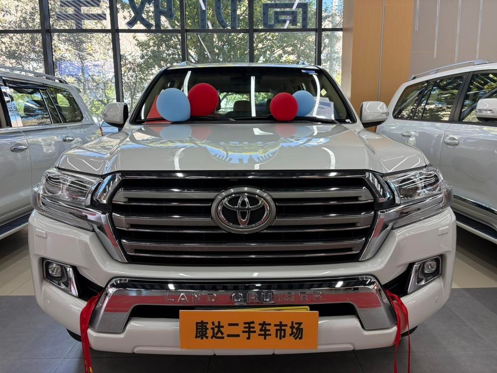 Toyota Land Cruiser (Import) 2016 — фото автомобиля