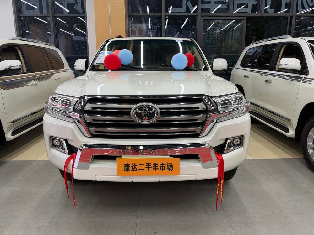 Toyota Land Cruiser (Import) 2017 — фото автомобиля