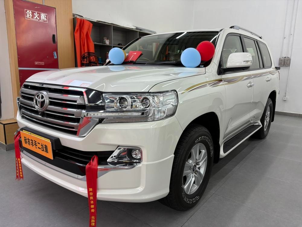 Toyota Land Cruiser (Import) 2019 — фото автомобиля 1