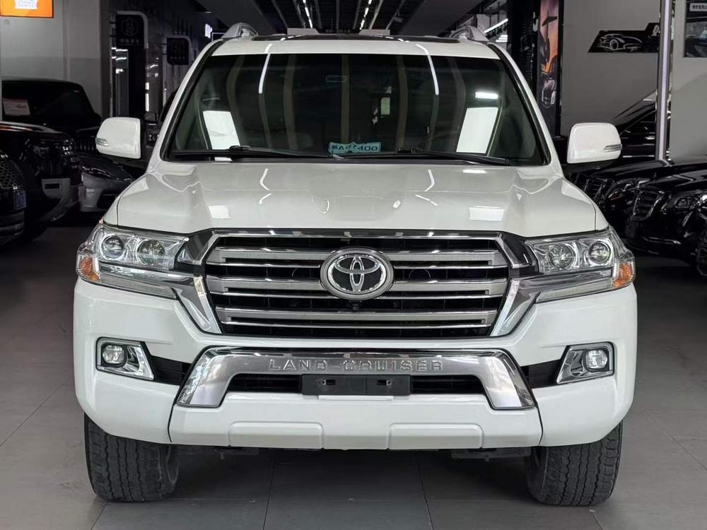 Toyota Land Cruiser (Import) 2016 — фото автомобиля 1