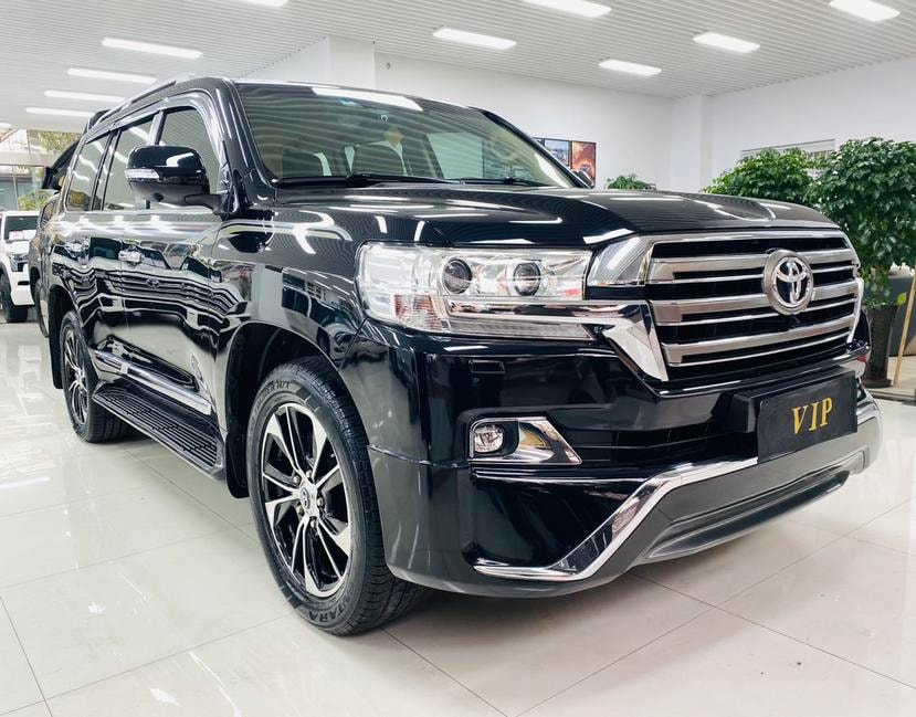 Toyota Land Cruiser (Import) 2017 — фото автомобиля 1