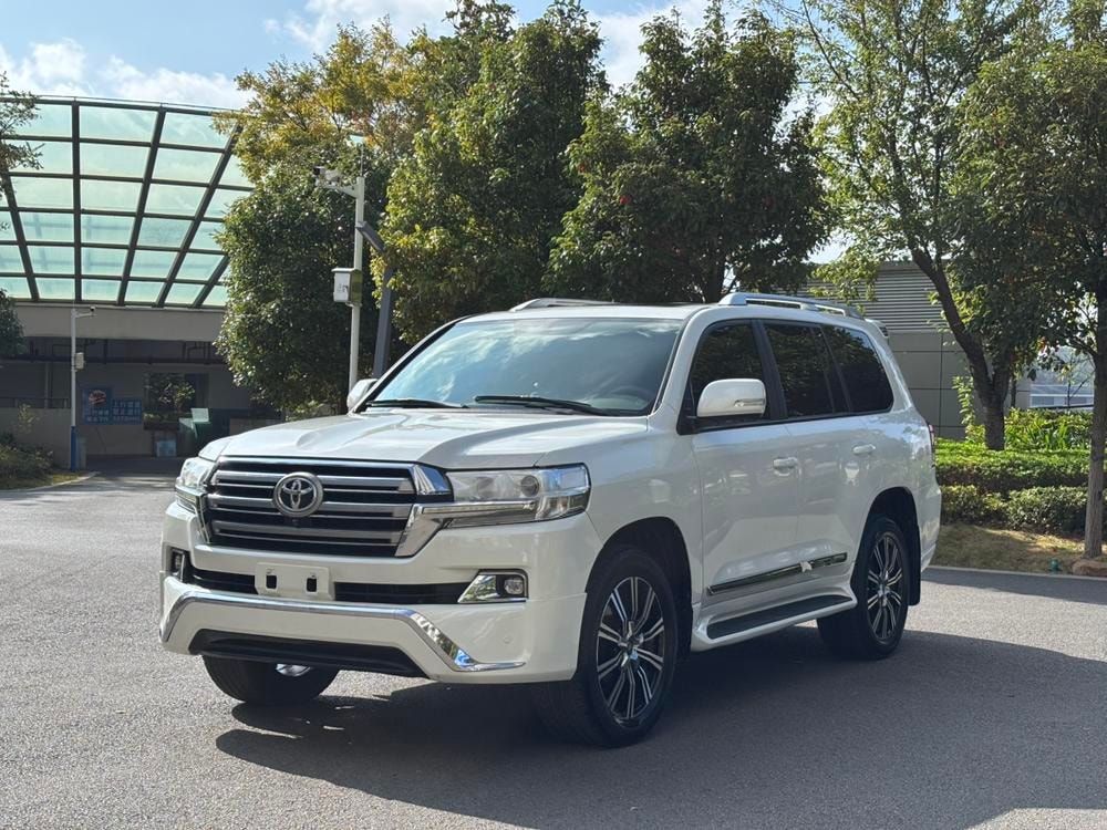 Toyota Land Cruiser (Import) 2017 — фото автомобиля