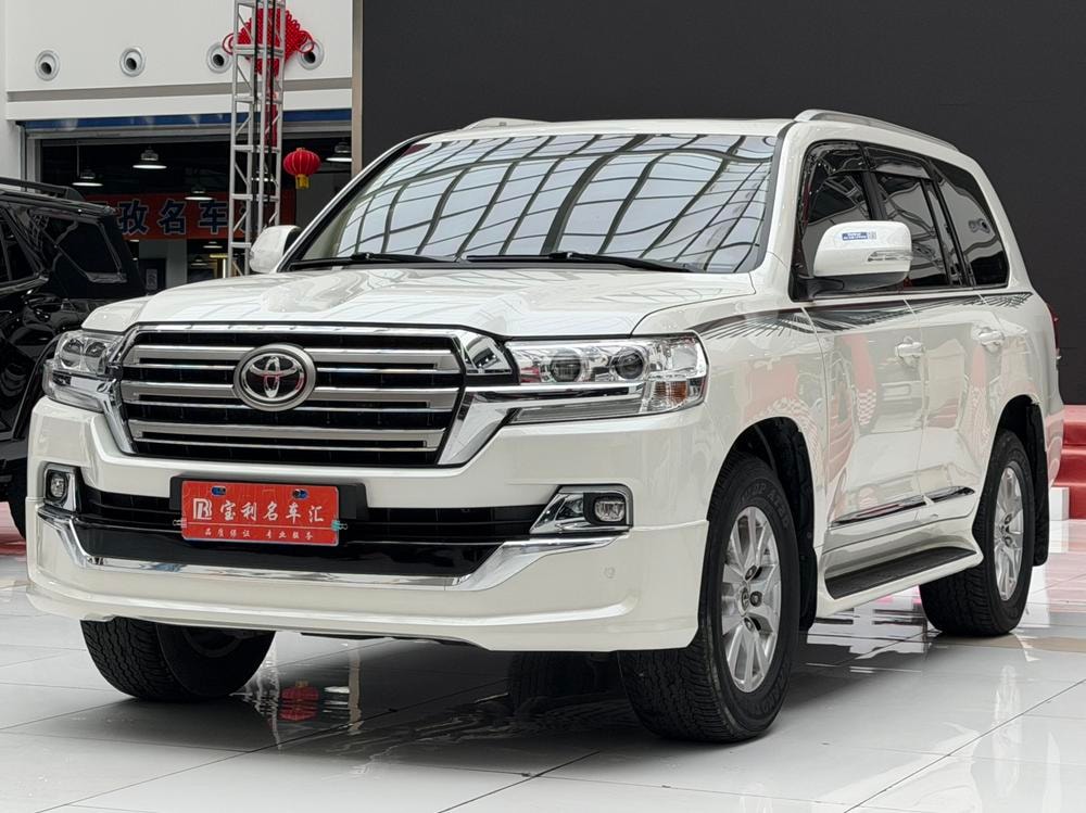 Toyota Land Cruiser (Import) 2017 — фото автомобиля 1