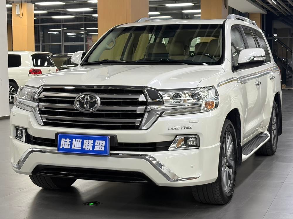 Toyota Land Cruiser (Import) 2019 — фото автомобиля