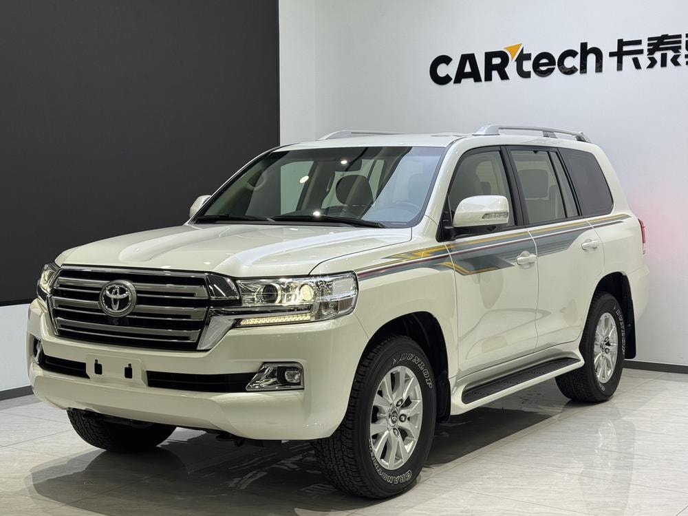 Toyota Land Cruiser (Import) 2016 — фото автомобиля