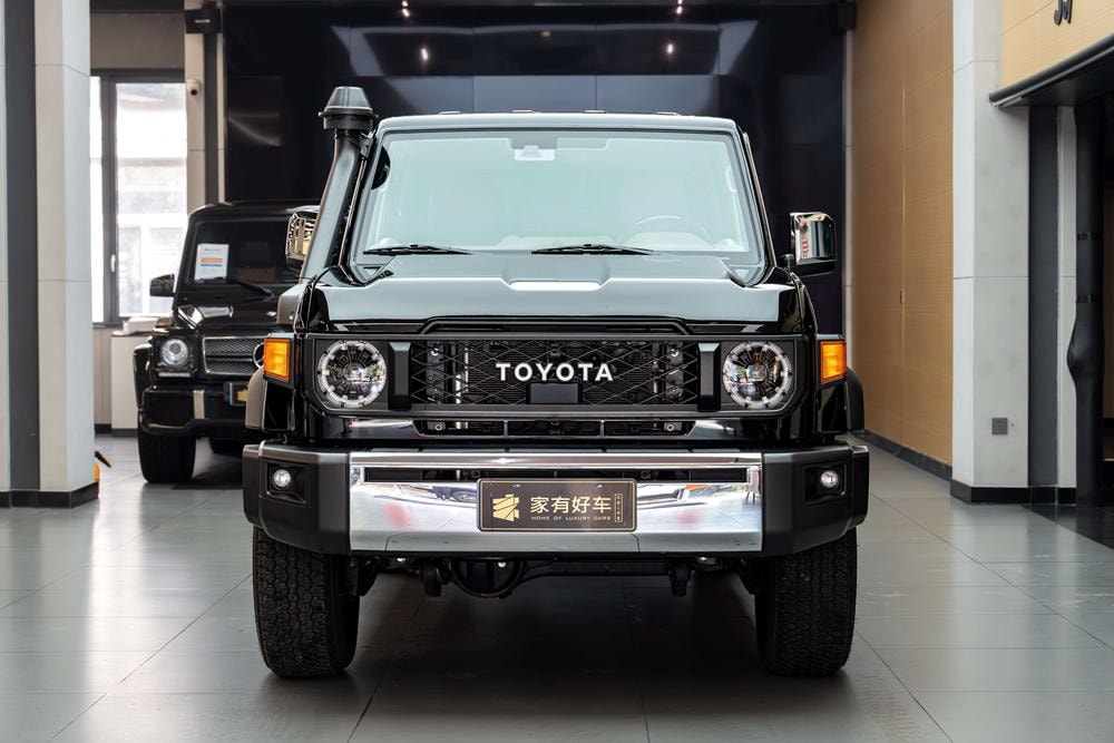 Toyota Land Cruiser (Import) 2025 — фото автомобиля 1