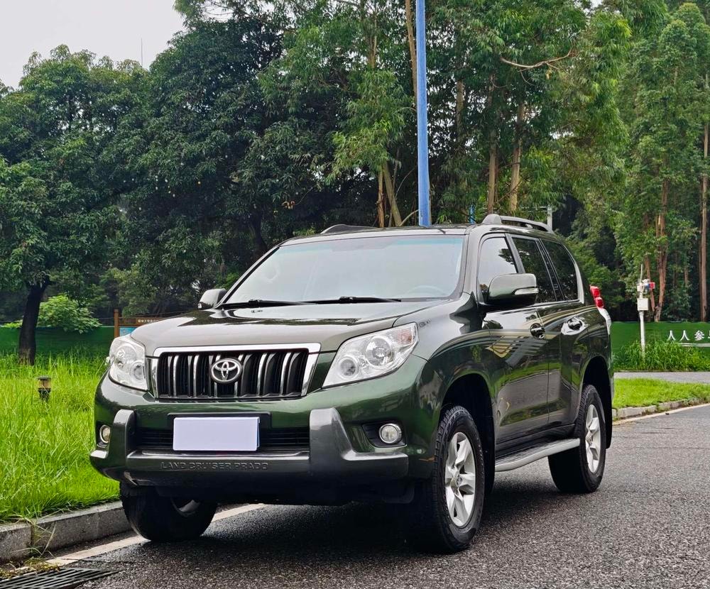 Toyota Prado 2010 — фото автомобиля 1