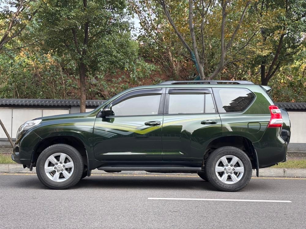 Toyota Prado 2016 — фото автомобиля 1
