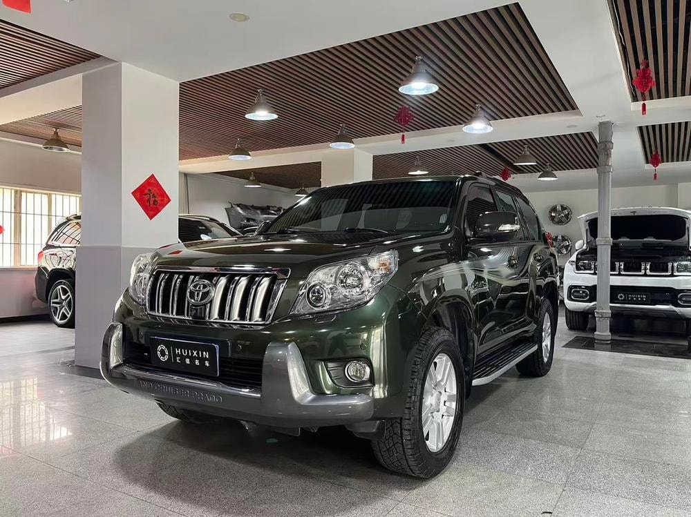 Toyota Prado 2010 — фото автомобиля 1