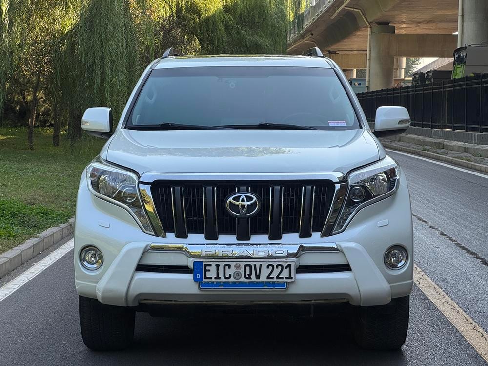 Toyota Prado 2016 — фото автомобиля 1