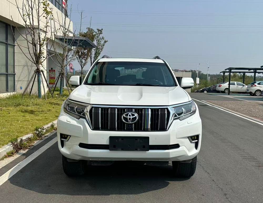 Toyota Prado 2018 — фото автомобиля