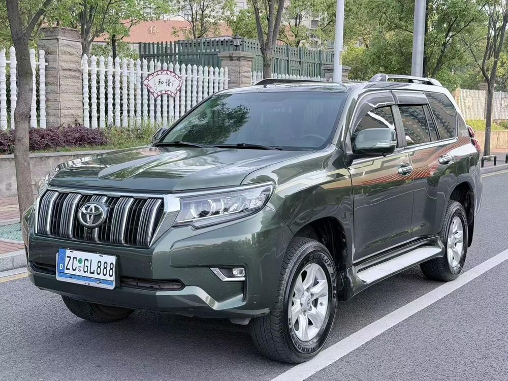 Toyota Prado 2010 — фото автомобиля 1