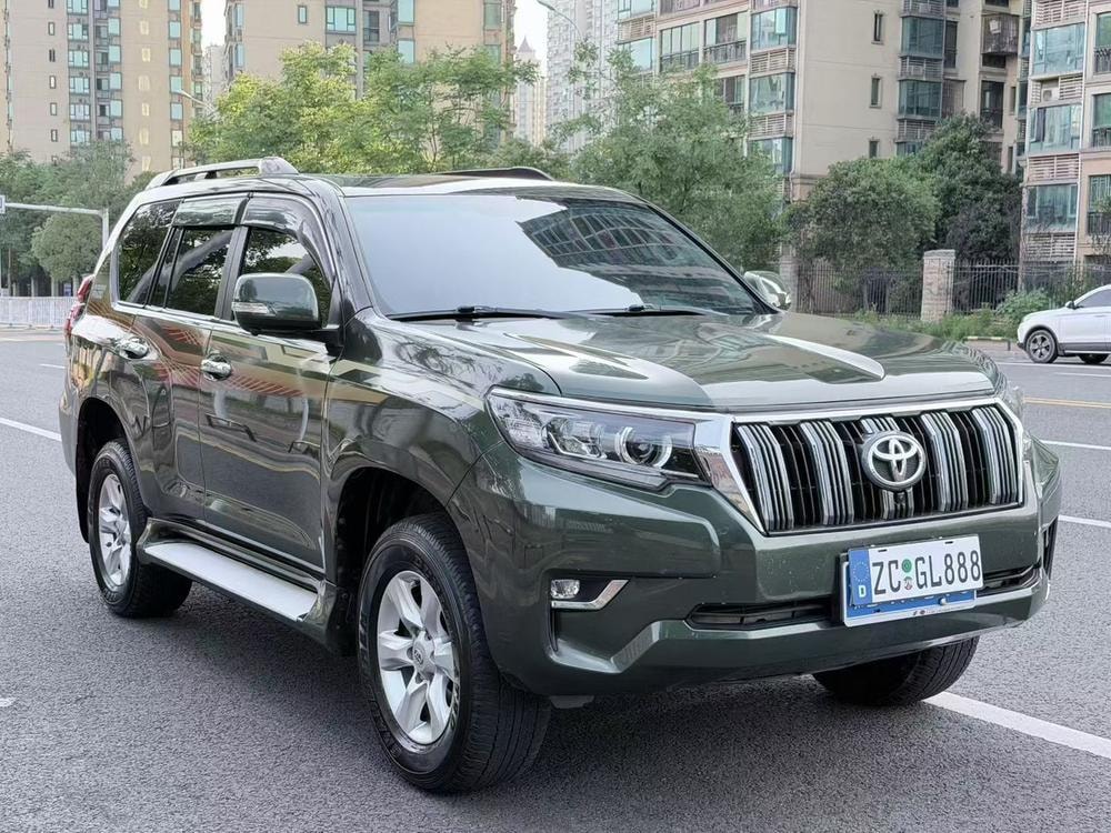 Toyota Prado 2010 — фото автомобиля