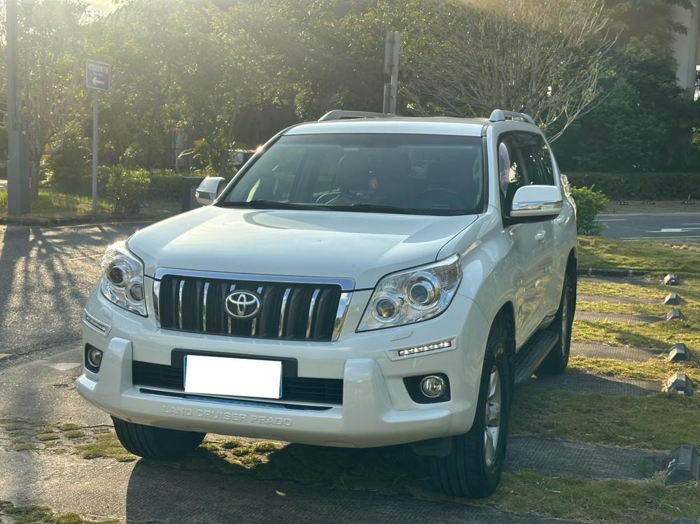 Toyota Prado (Import) 2012 — фото автомобиля