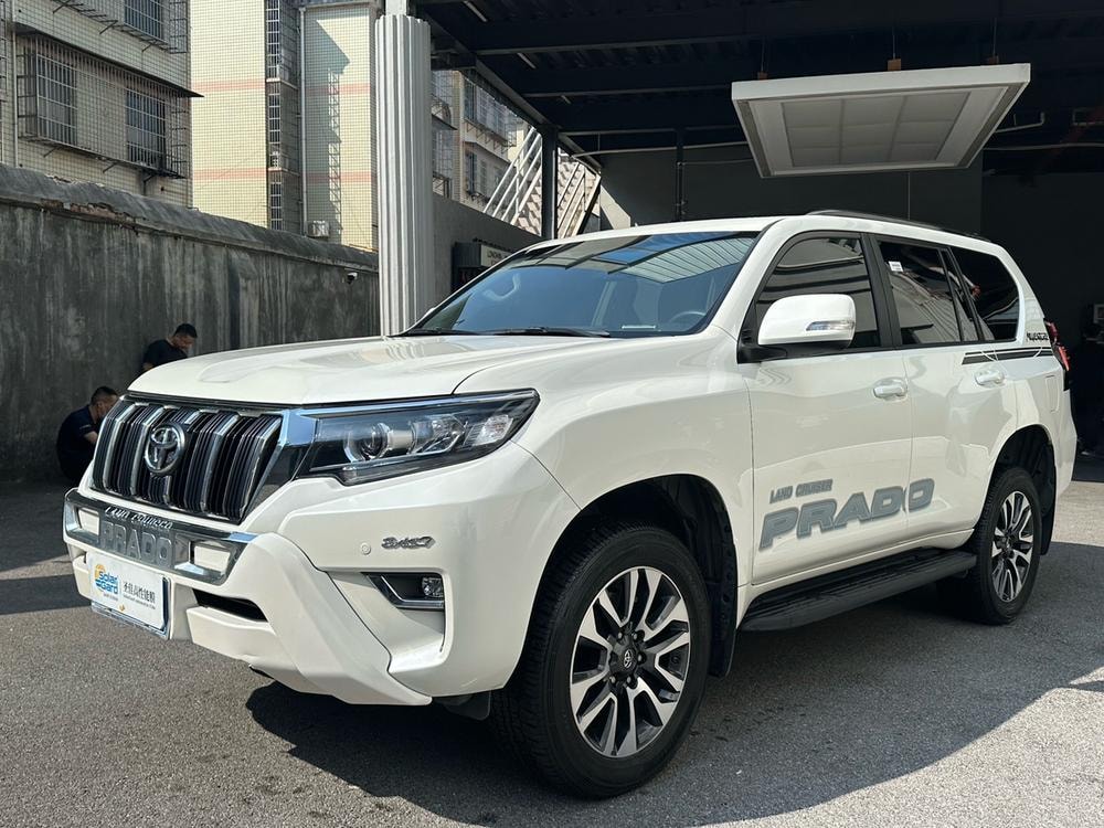 Toyota Prado (Import) 2023 — фото автомобиля 1