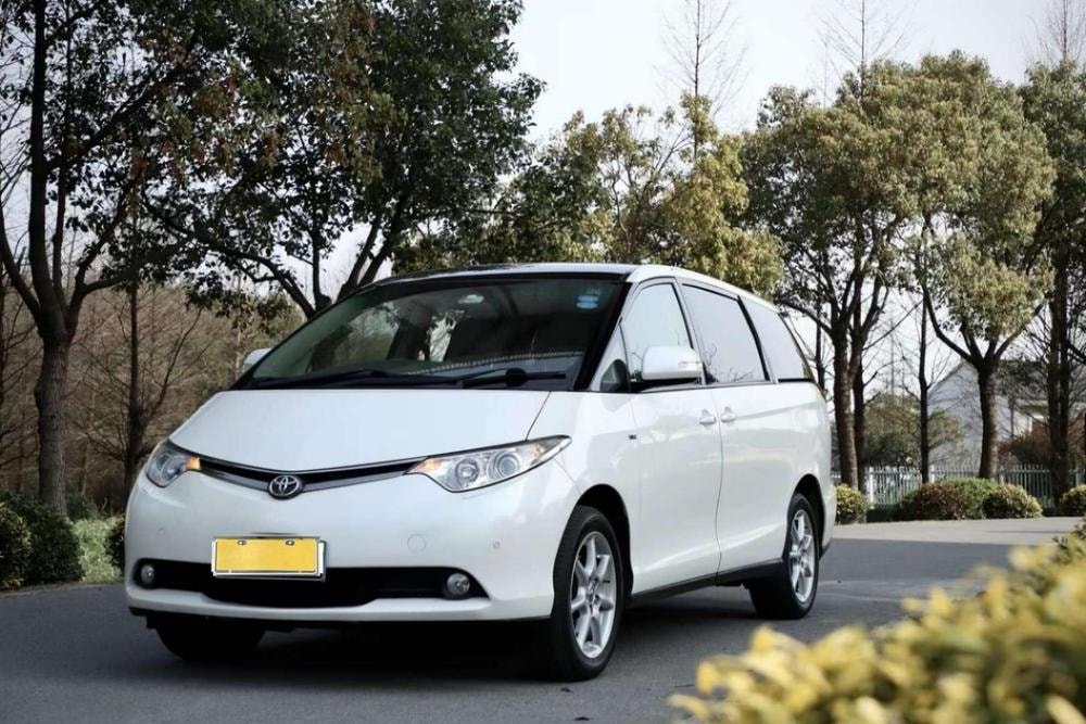 Toyota Previa 2008 — фото автомобиля 1