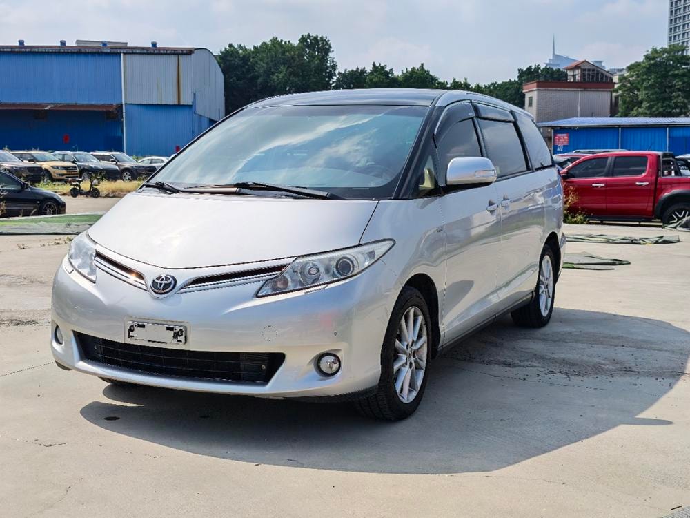Toyota Previa 2012 — фото автомобиля 1