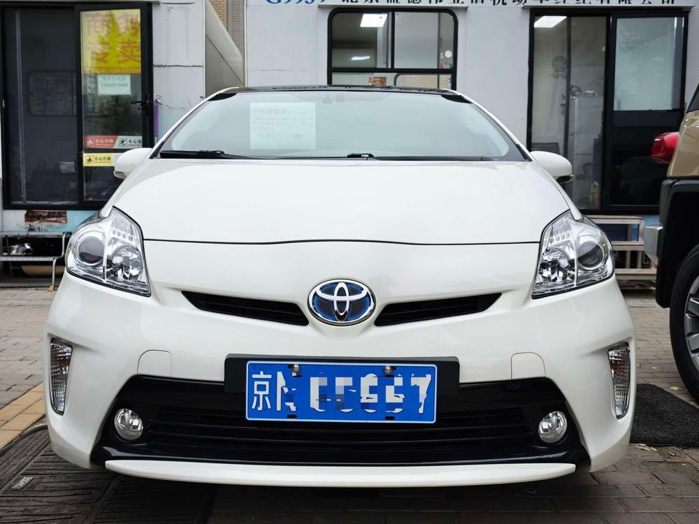 Toyota Prius 2012 — фото автомобиля