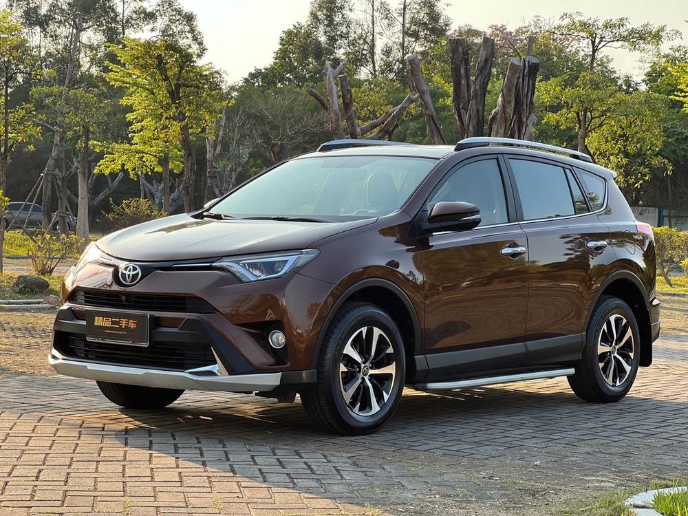 Toyota RAV4 2016 — фото автомобиля 1