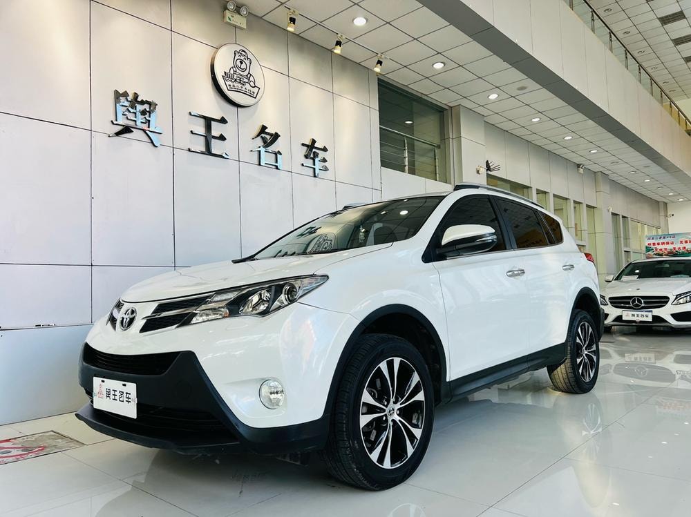 Toyota RAV4 2015 — фото автомобиля 1
