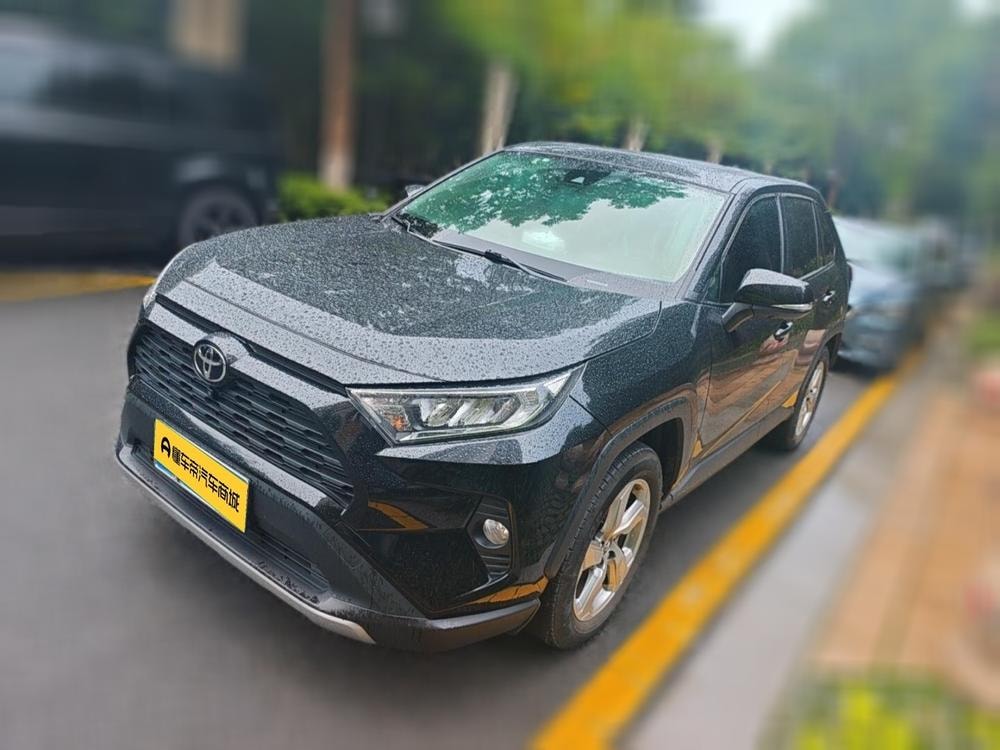 Toyota RAV4 2022 — фото автомобиля 1