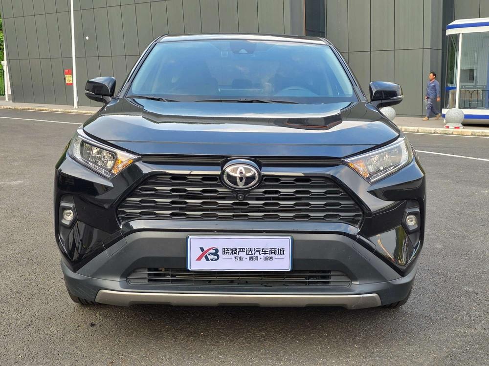 Toyota RAV4 2024 — фото автомобиля