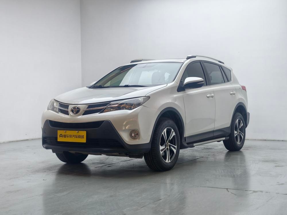 Toyota RAV4 2015 — фото автомобиля