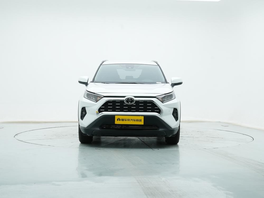 Toyota RAV4 2024 — фото автомобиля