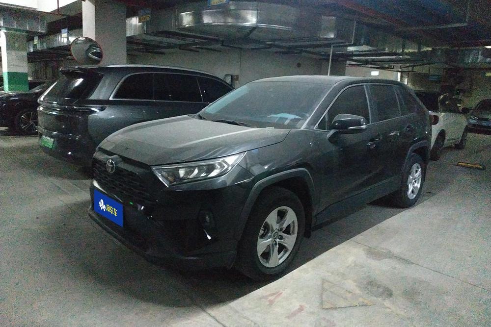 Toyota RAV4 2023 — фото автомобиля 1