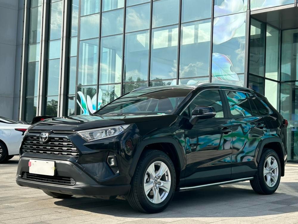 Toyota RAV4 2023 — фото автомобиля 1