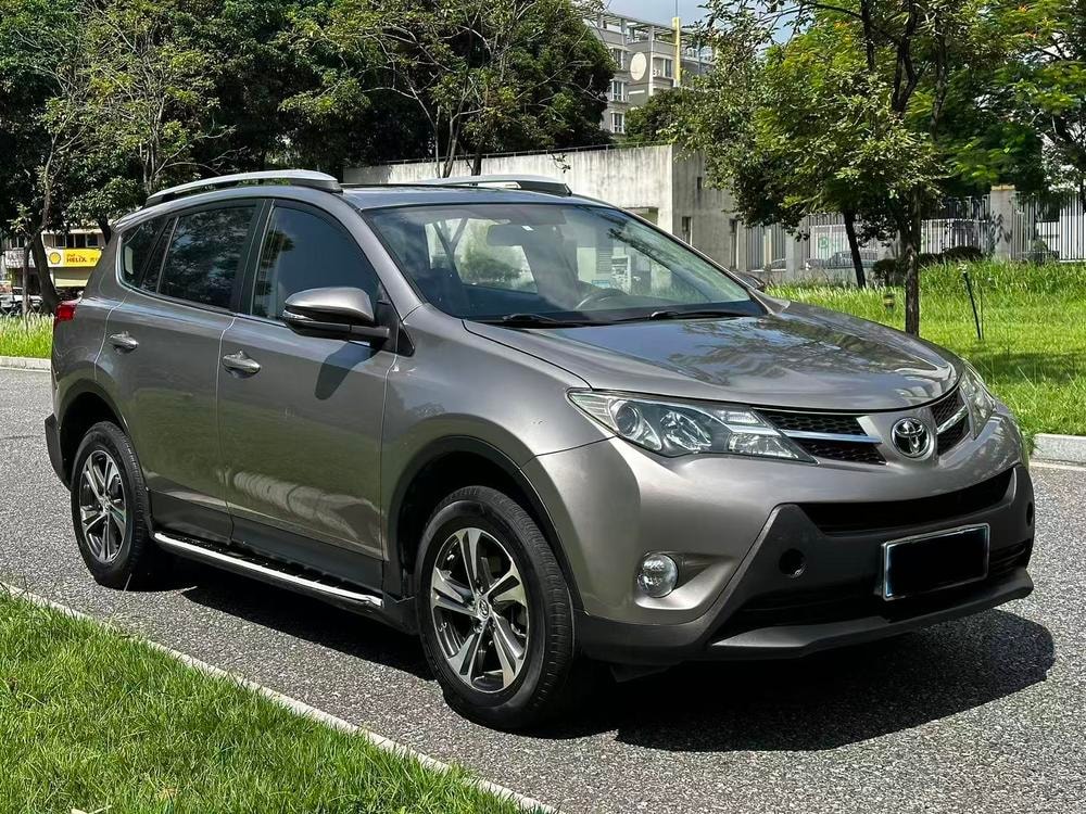 Toyota RAV4 2015 — фото автомобиля