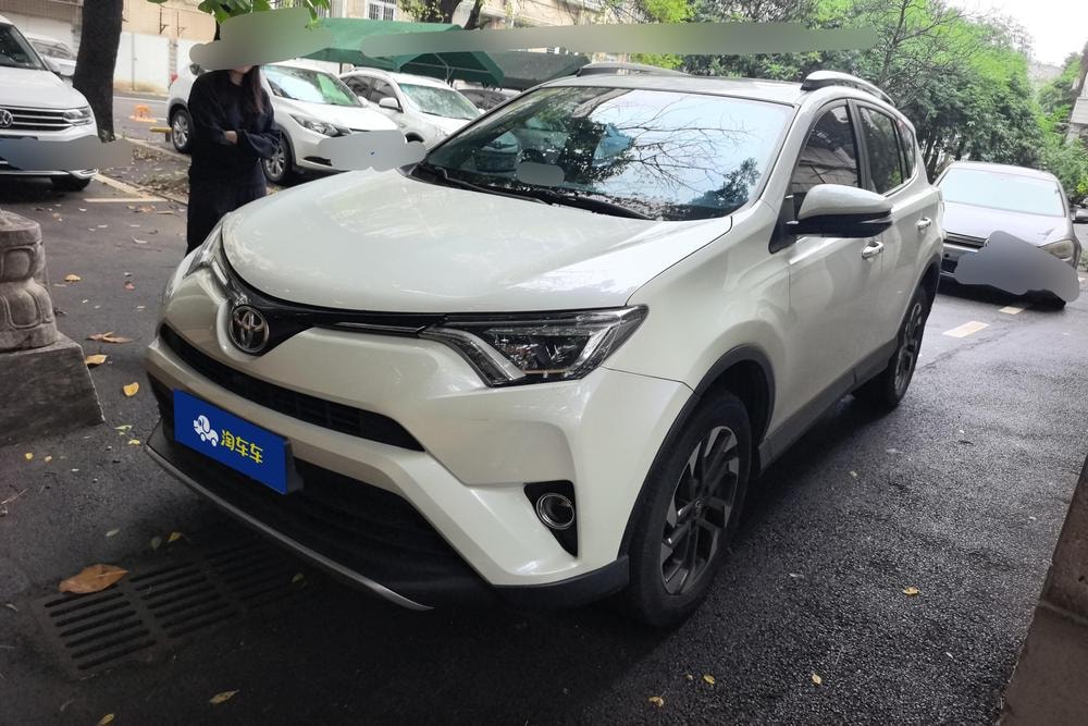 Toyota RAV4 2016 — фото автомобиля 1