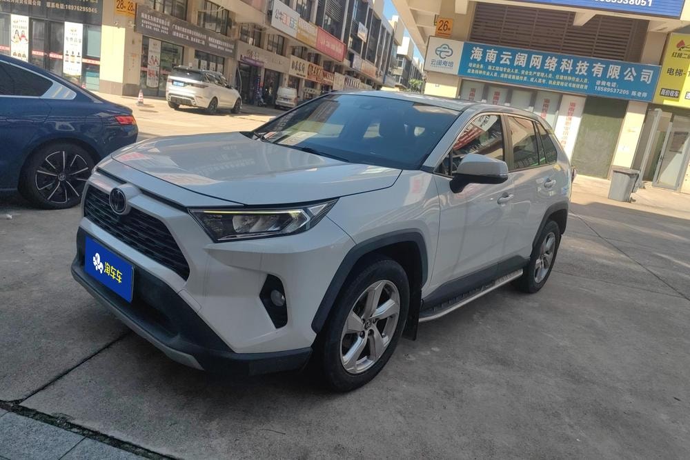 Toyota RAV4 2020 — фото автомобиля 1
