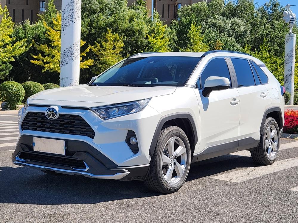 Toyota RAV4 2021 — фото автомобиля 1