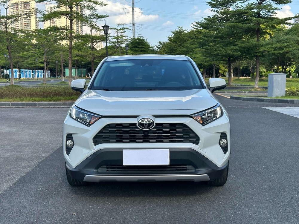 Toyota RAV4 2022 — фото автомобиля 1