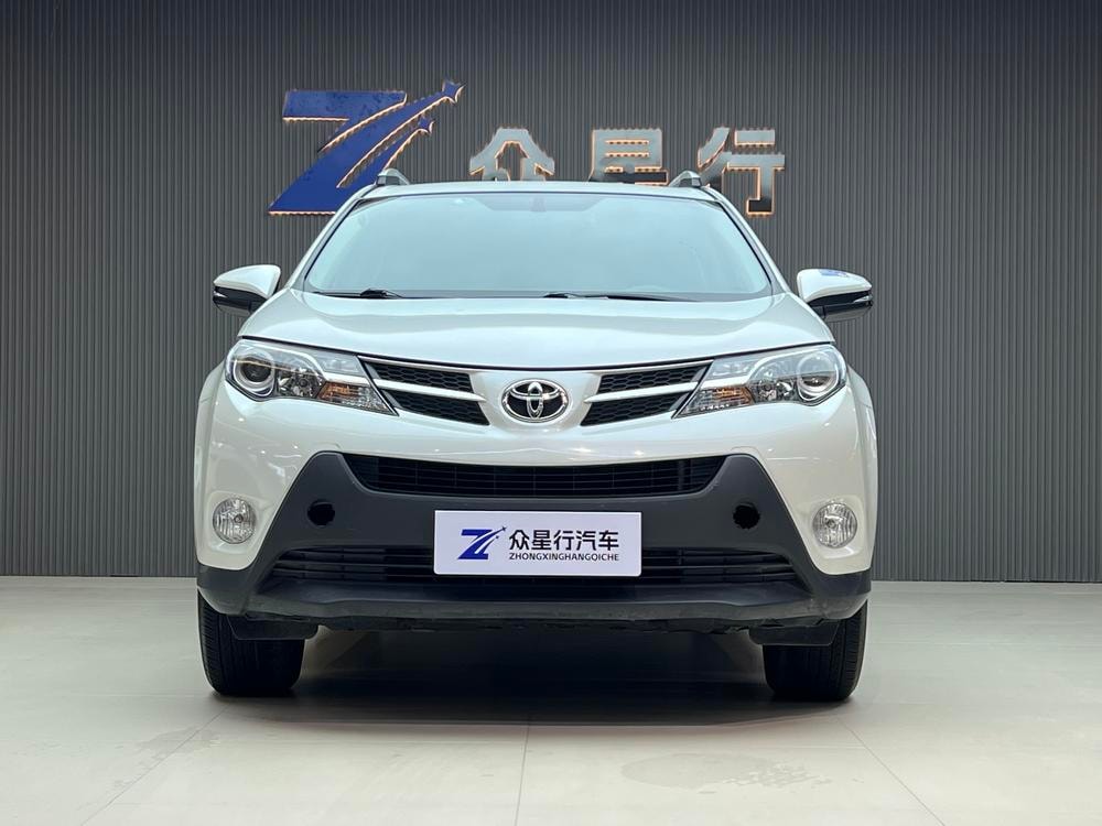 Toyota RAV4 2015 — фото автомобиля 1