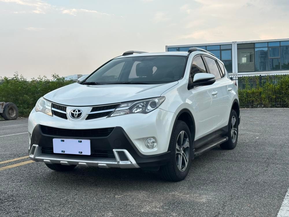 Toyota RAV4 2015 — фото автомобиля
