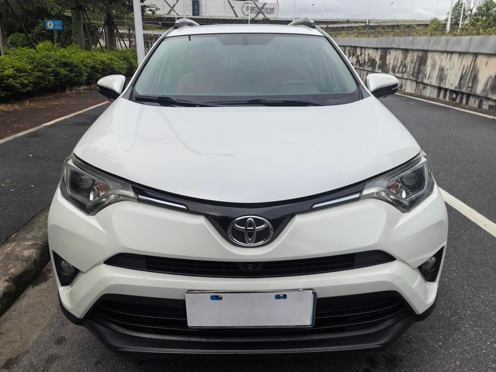 Toyota RAV4 2016 — фото автомобиля