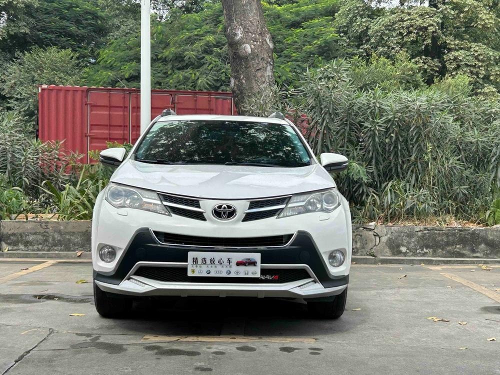 Toyota RAV4 2013 — фото автомобиля