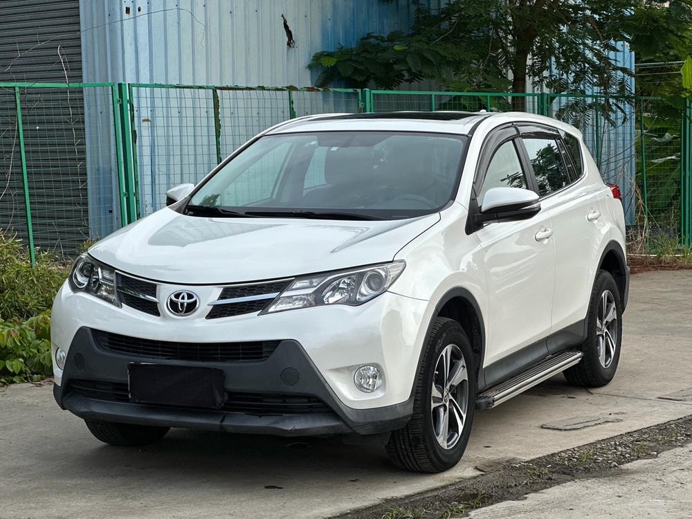 Toyota RAV4 2015 — фото автомобиля
