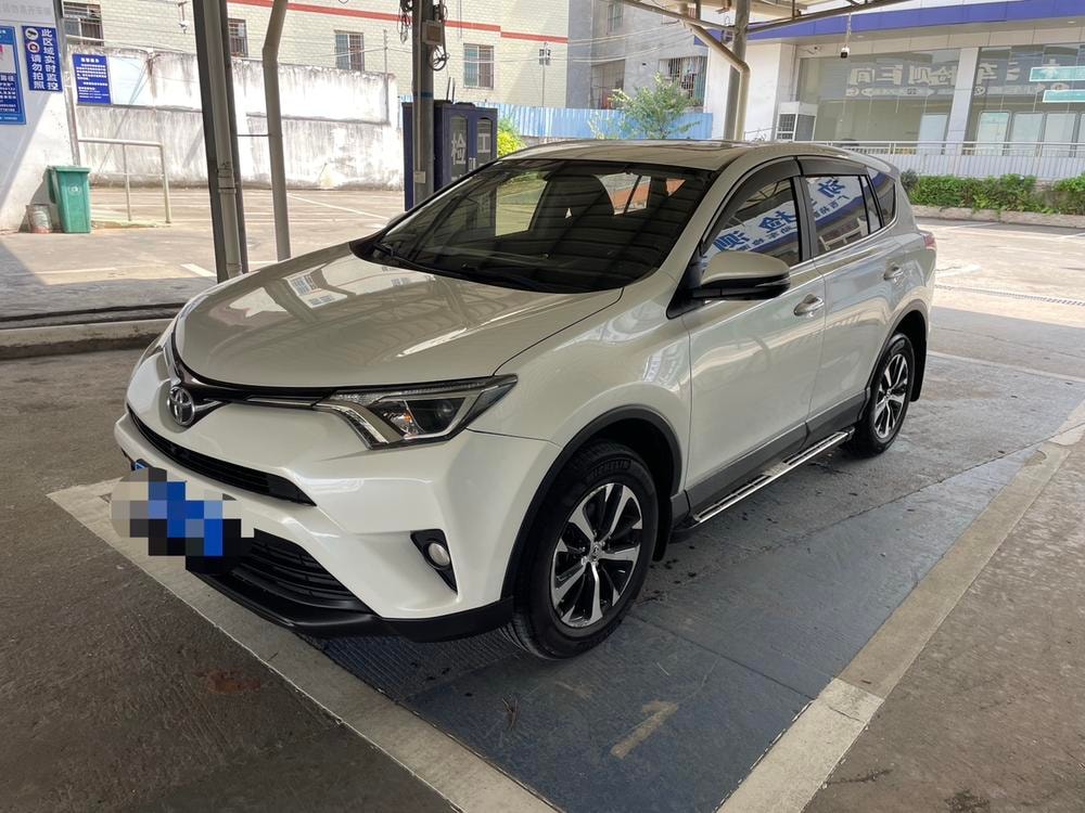 Toyota RAV4 2016 — фото автомобиля