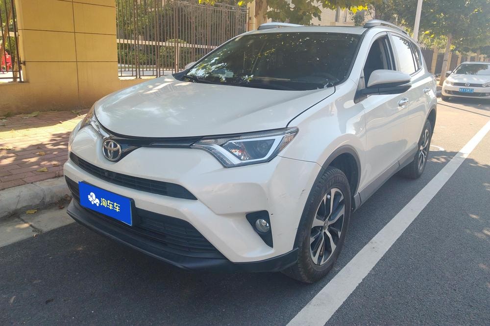 Toyota RAV4 2019 — фото автомобиля