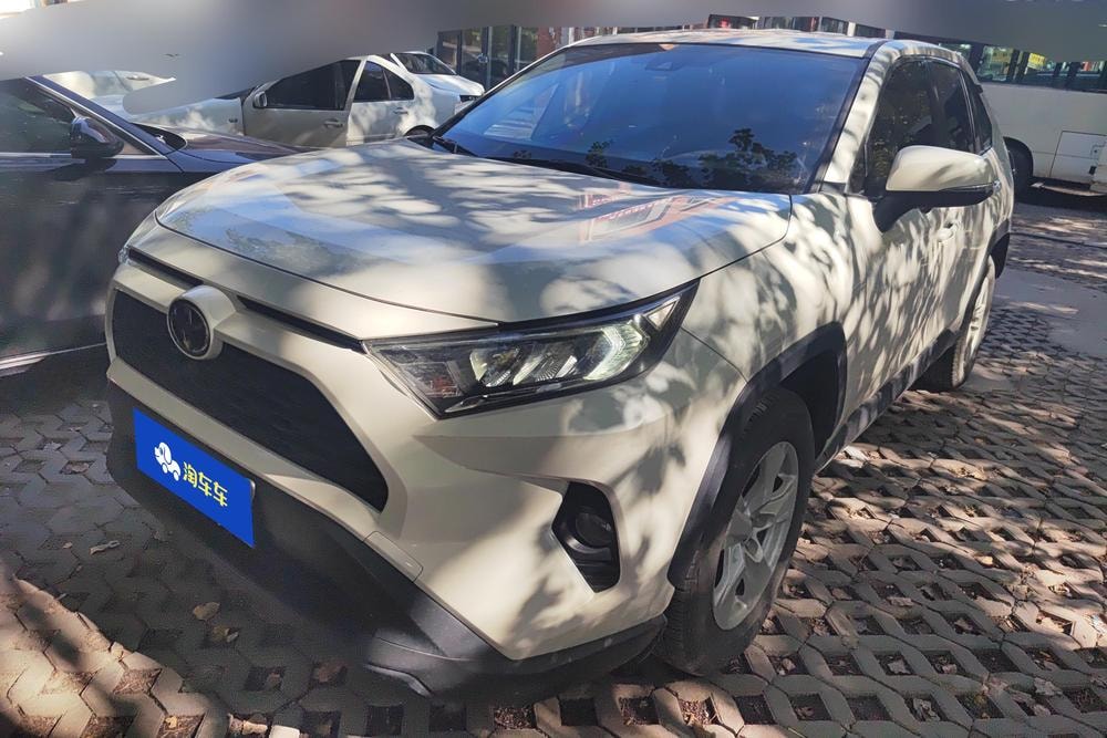 Toyota RAV4 2021 — фото автомобиля 1