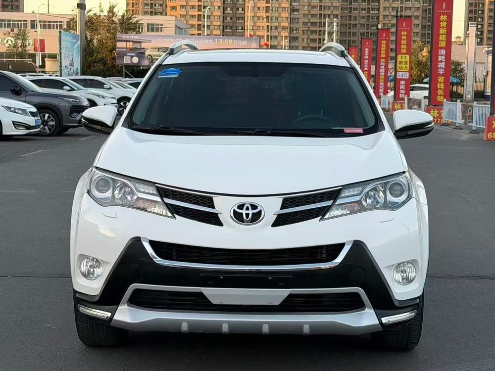 Toyota RAV4 2013 — фото автомобиля