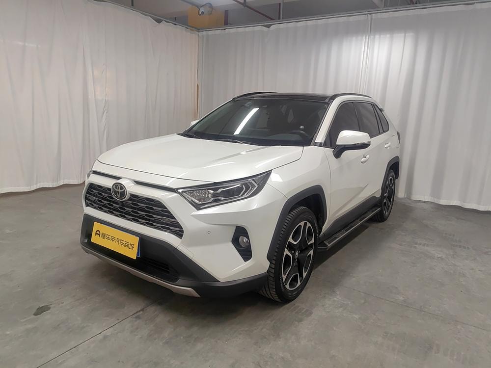 Toyota RAV4 2021 — фото автомобиля 1