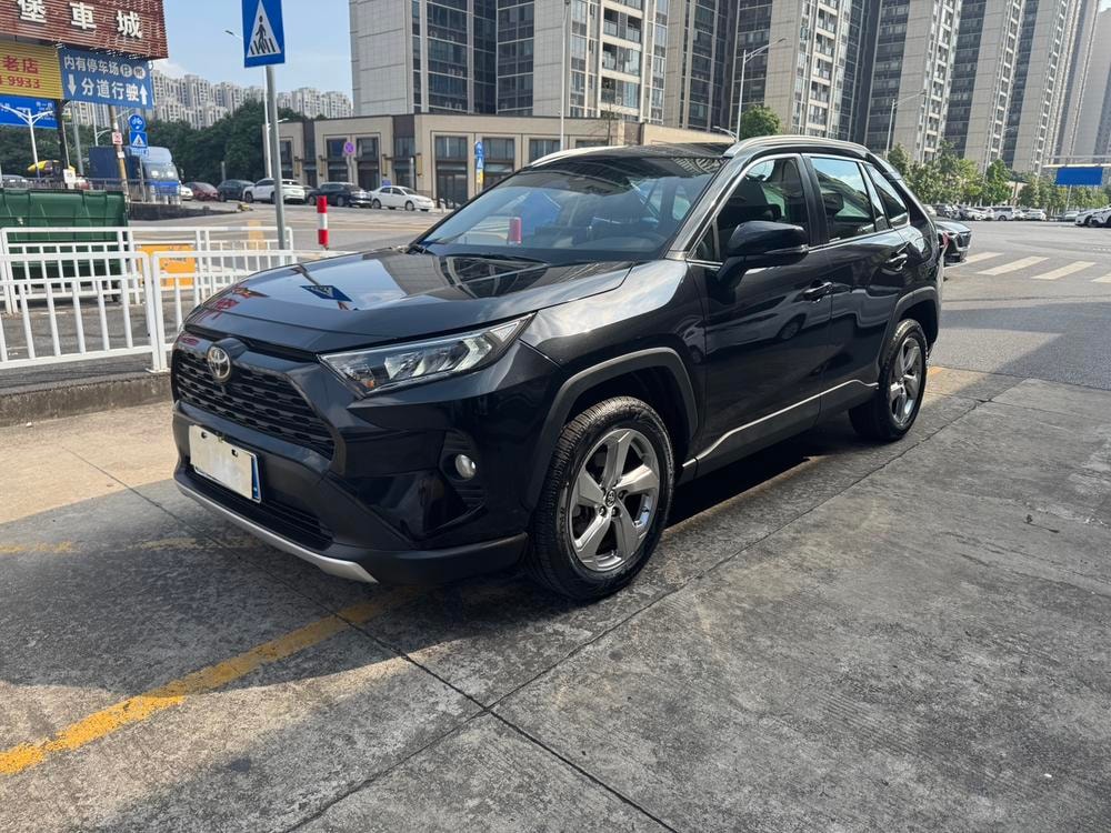Toyota RAV4 2020 — фото автомобиля 1