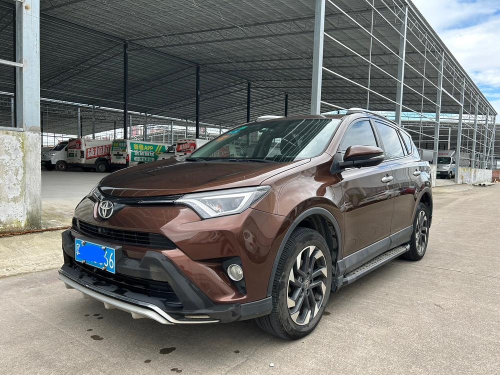 Toyota RAV4 2016 — фото автомобиля