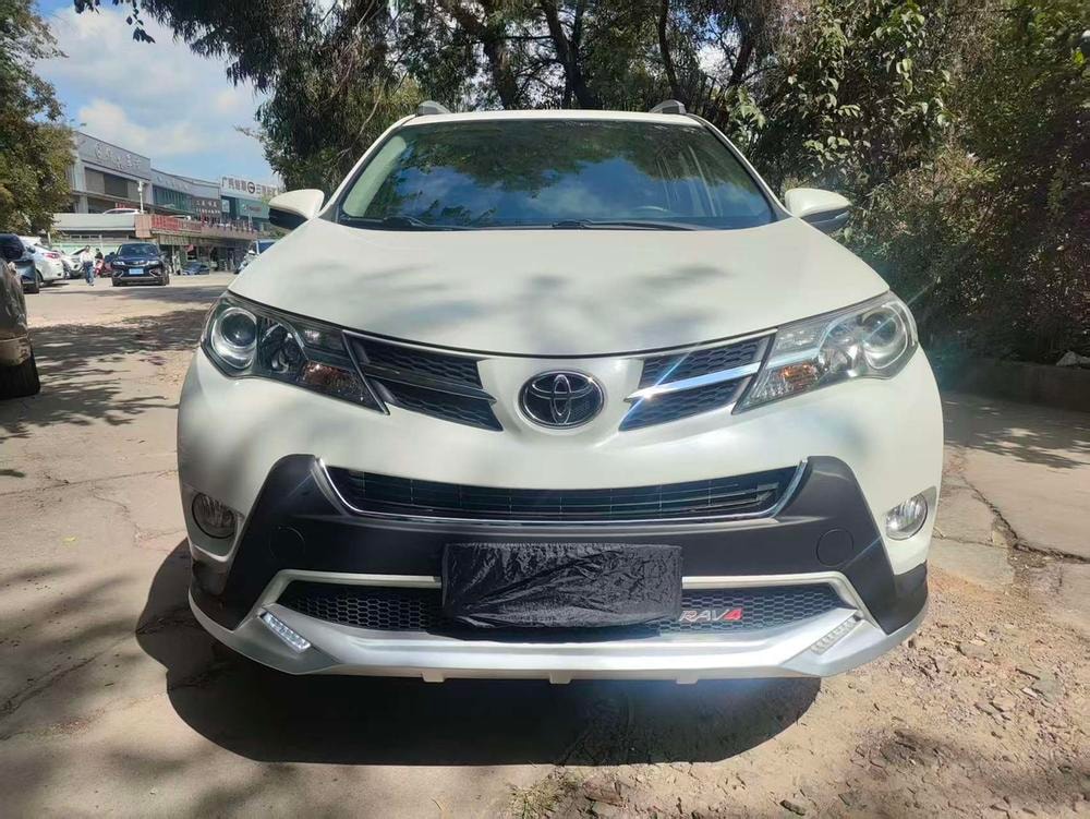Toyota RAV4 2015 — фото автомобиля 1