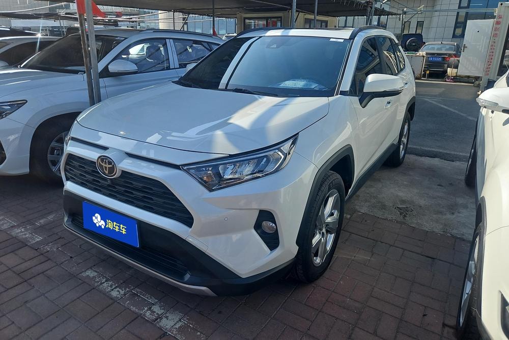 Toyota RAV4 2021 — фото автомобиля 1